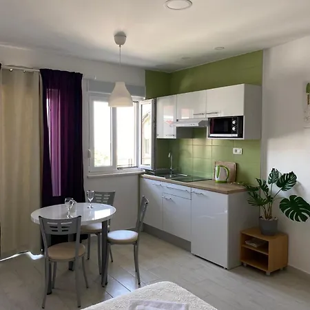 Adria شقة