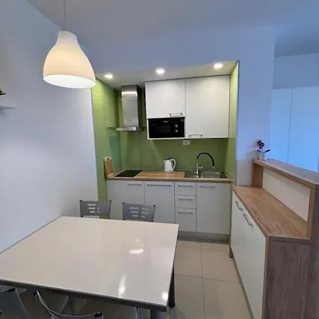 Adria شقة