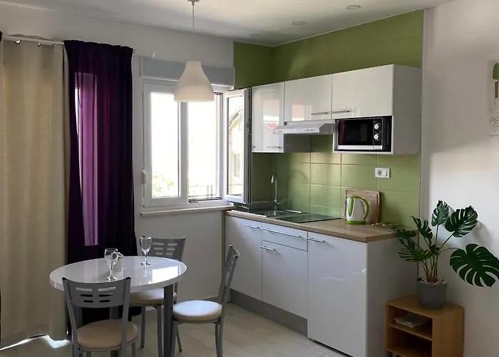 Adria شقة